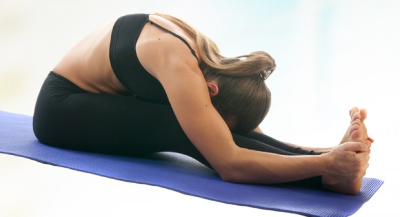 12 positions de yoga pour réduire la graisse du ventre