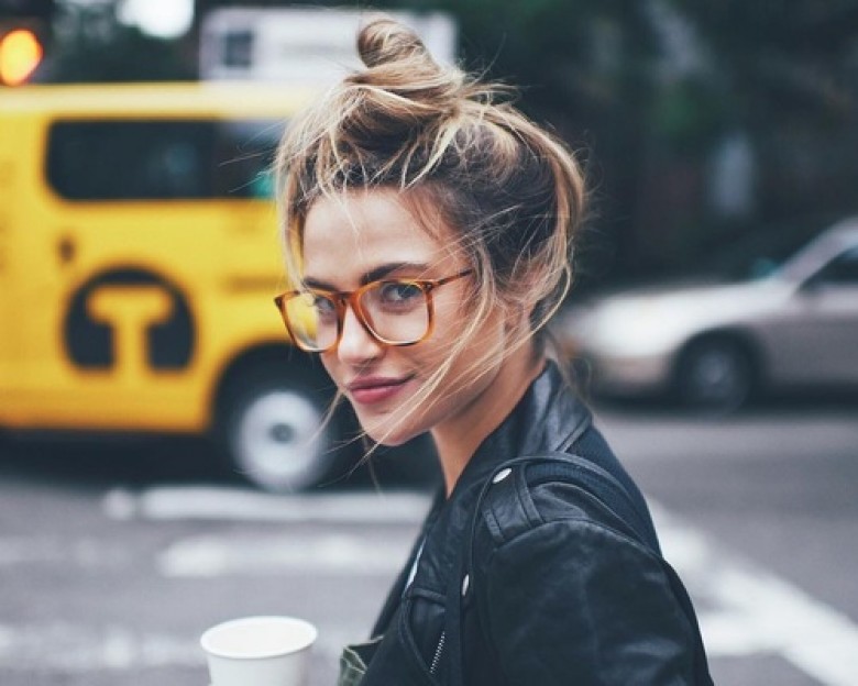 10 superbes idées make up pour les filles à lunettes