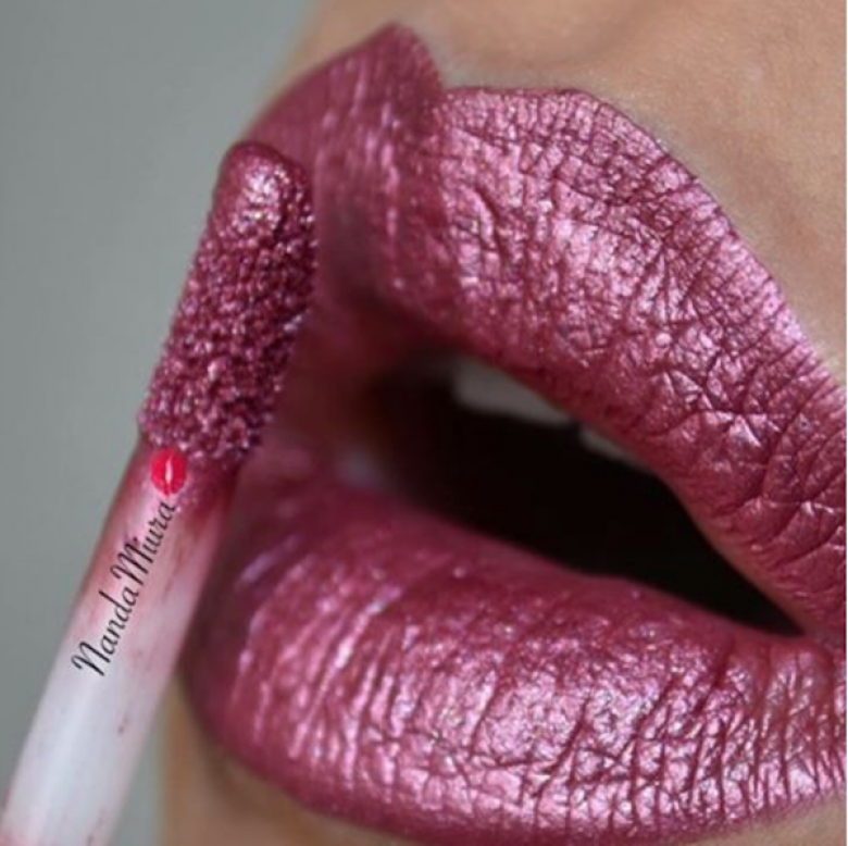 Помада с матовым эффектом. Lime Crime Metallic Velvetines. Lime Crime Velvetines Vibe. Помада металлик. Помады матовый металлик.