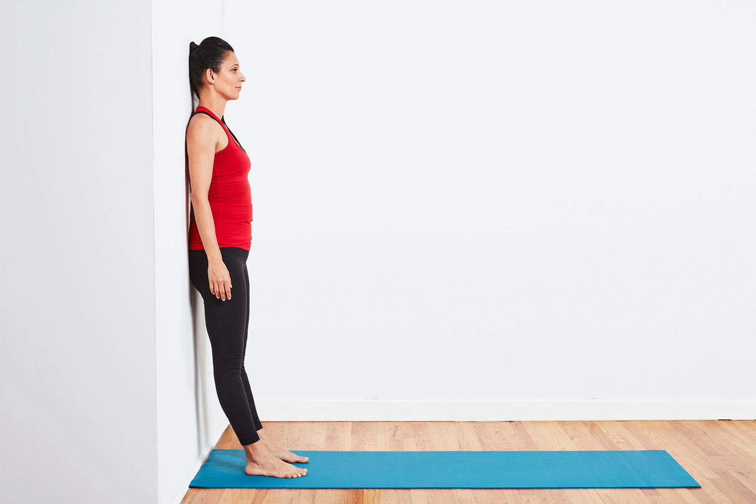 Le Pilates au mur est le nouvel entraînement dont tout le monde parle,  voici les 3 meilleurs exercices à tester chez vous