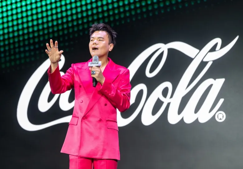 J.Y.Park pour Coca-Cola Kwave