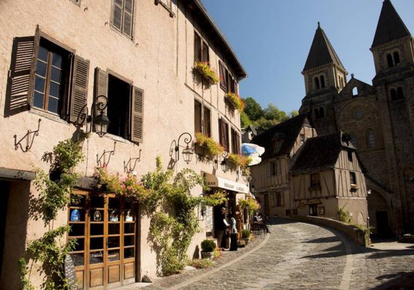 Conques, le petit village français qui a inspiré celui de 'La Belle et la Bête'