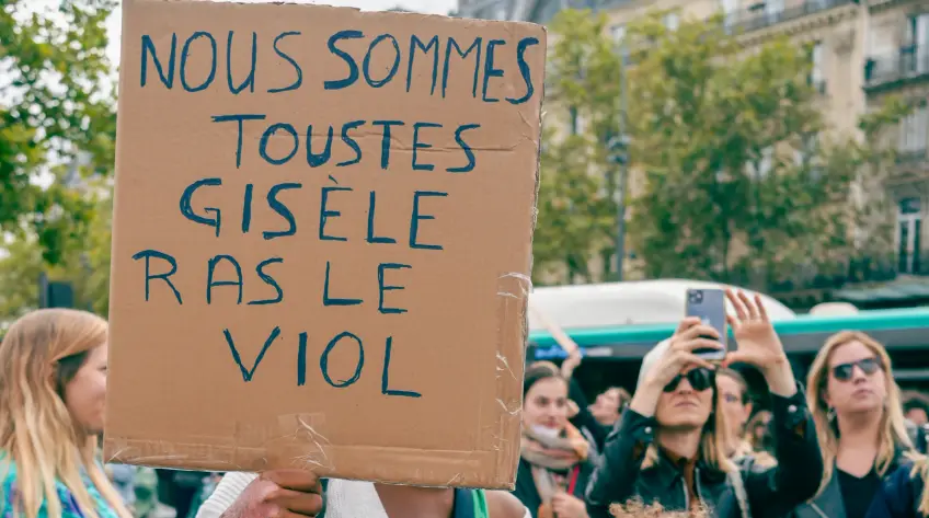 'Nous sommes toustes Gisèle' des milliers de manifestants exprime leur soutien à Gisèle Pelicot